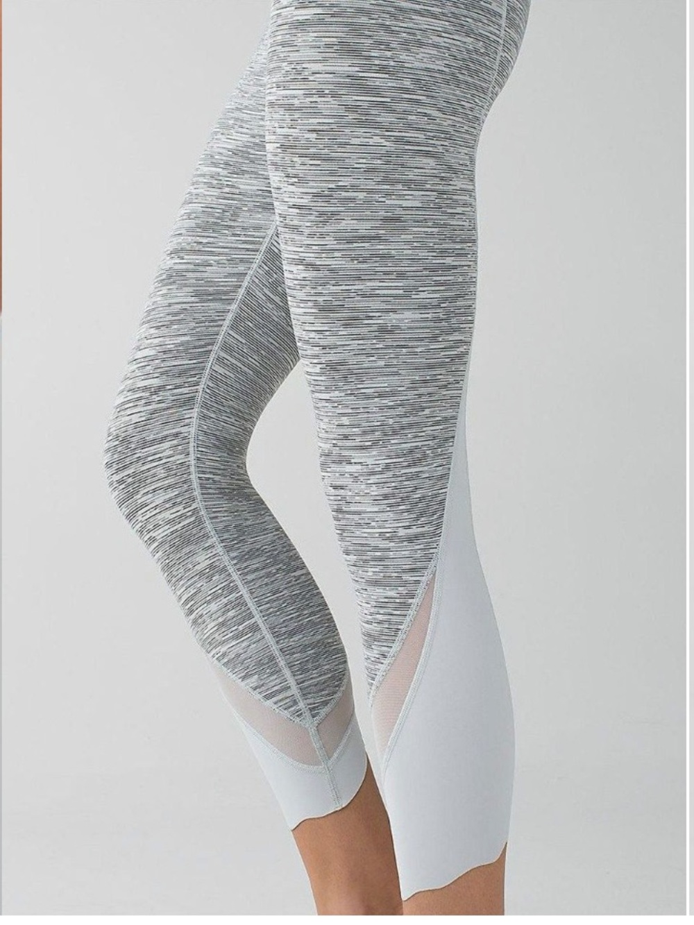 Lululemon Wunder Under Crop II (Roll Down Mesh) Size 6